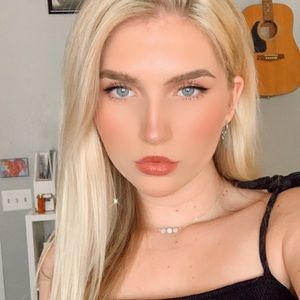 Meet your Posher, Mia